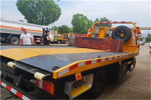 高州附近拖车电话号码服务