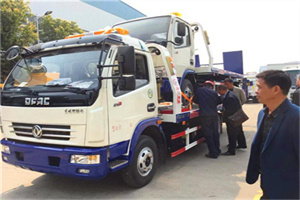 高州汽车道路救援拖车价格